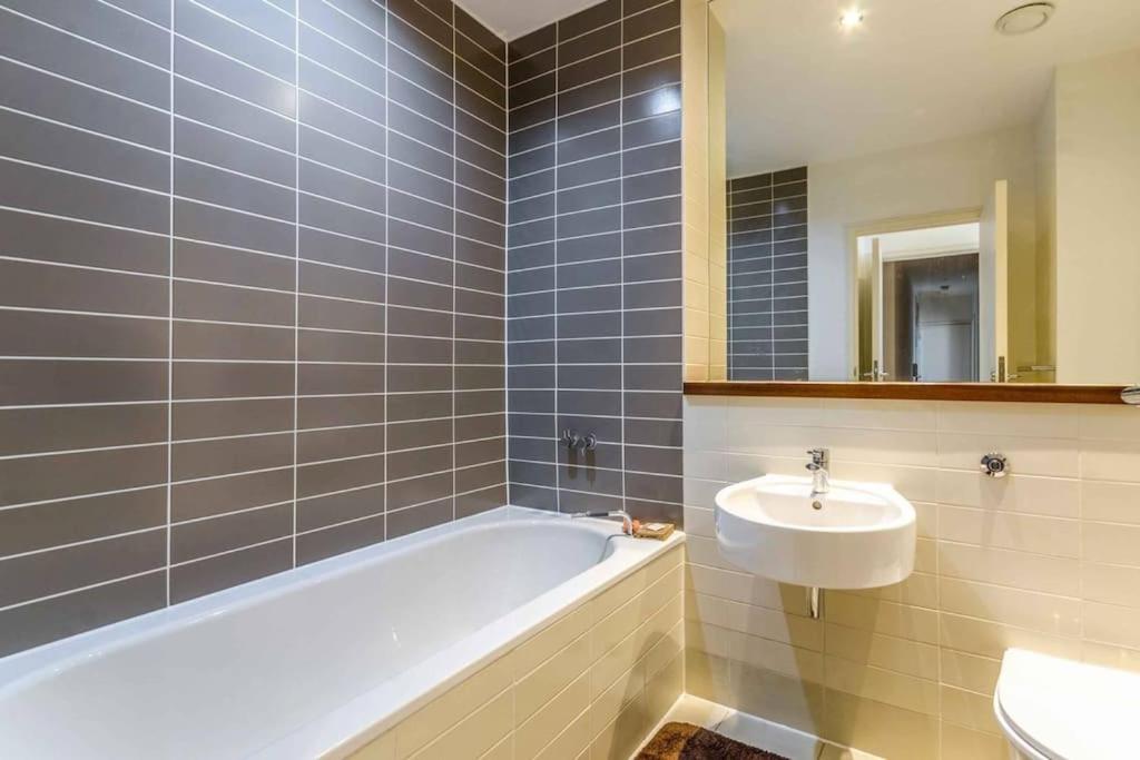 Luxurious Flat Sunny, Quiet, Design, Lift, Balcony Apartment London Exterior photo